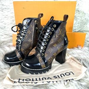 Size 37 Louis Vuitton boots. Comes with authenticity, box, bags and shoelaces